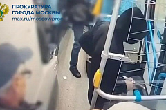 Мужчина в автобусе Зеленограда порезал другого пассажира