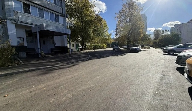 В районе Силино у корпусов 1002 и 1007 завершены работы по обновлению асфальтового покрытия