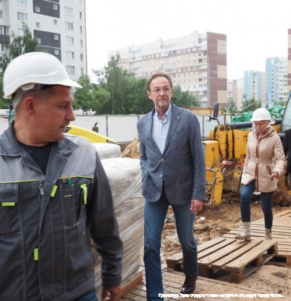 Префект Зеленограда осмотрел строительство ФОК между роддомом и Храмом Александра Невского