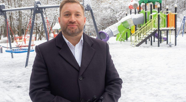 Глава управы района Савелки Игорь Костин поздравил школьников с началом учебного года