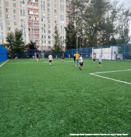 У корпуса 340 отремонтировали футбольное поле