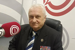 Председатель Совета ветеранов Главного управления Росгвардии по г. Москве полковник милиции в отставке Владимир Комаров поздравил ветеранов службы с праздником