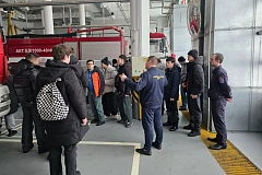 Зеленоградские пожарные помогают студентам определиться с выбором будущей профессии